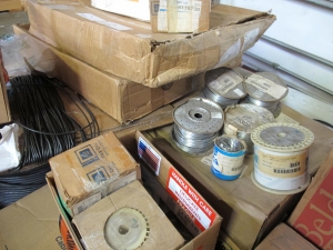 LOT TO INCLUDE: (2) WIRES, 1000 FT LG SIZE, SS MATERIAL, SECURITY SYSTEM E-FIELD KIND. GREEN PLASTIC INSULATION REF MODEL 2361-2, (7) WIRES, ELECTRICAL TYPE, 18 AWG SIZE, 600V RATING, TINNED OR UNTINNED COPPER MATERIAL, SWITCHBOARD "TYPE SIS" KIND. 16 STRAND, CROSS LINKED POLYETHYLENE INSULATION, HEAT AND FLAME RESISTANT, (3) WIRE, 0.062" DIA SIZE, ANNEALED AND COLD DRAWN, 18-8, 302 OR 304 SS MATERIAL. 1 LB. SPOOL, (2) ASSEMBLIES, PLUG AND STEM TYPE. . LOADING & HANDLING FEE $15-4090